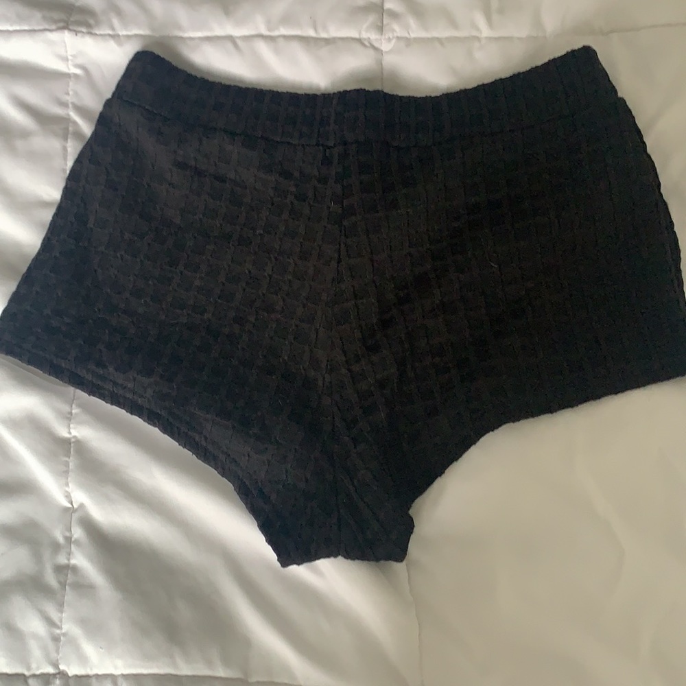 Shorts - Picture 2 of 3